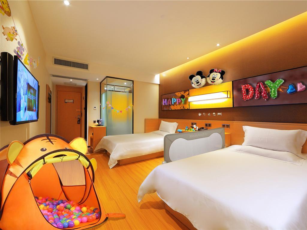 Iu Hotel Chongzhou Qinhe Square Экстерьер фото